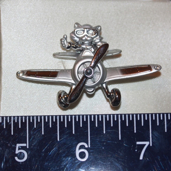 RARE VTG SIGNED CAT PIN Airplane Flying Kitten - Picture 2 of 3